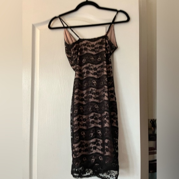 Black and Nude Lace Bodycon Dress - Picture 3 of 3